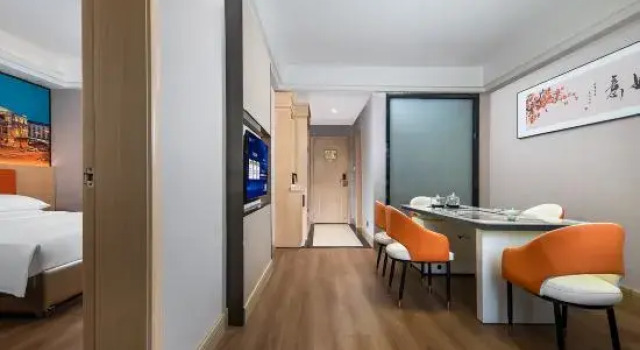 Люкс Vienna Hotel (Shenzhen Longgang Nanlian Metro Station Branch)