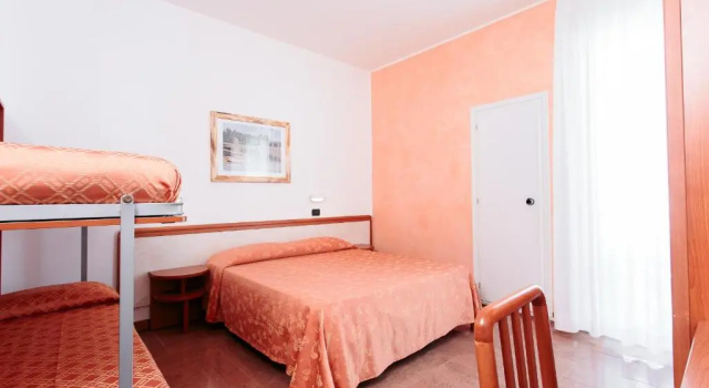 Четырёхместный номер Standard Hotel Garden - Parking Included