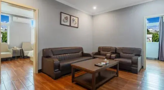 Трёхместный люкс Deluxe Meizhou Jiayuan Hotel (Meizhou Xueyi Middle School)