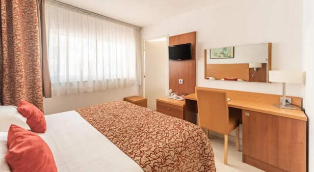 Двухместный номер Standard с видом на город Mercure Saint Raphael Centre Plage