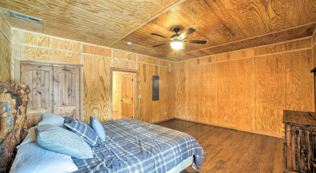 Woodsy Mountain Cabin: 2 Mi to Angel Fire Resort!, Buchen Sie Ferienhaus Angel Fire 