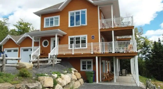 Chalet L'officier-1, spa et vue sur le Fleuve, Boek Chalet 4-sterren hotels in Quebec, 4*