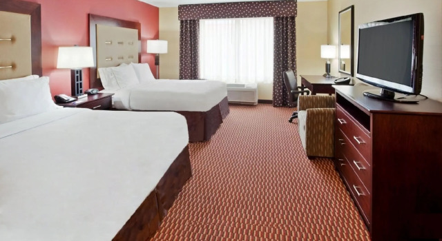 Четырёхместный номер Standard Holiday Inn Express and Suites Great Falls by IHG
