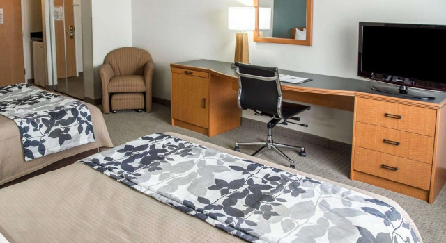 Четырёхместный номер Standard Sleep Inn & Suites Davenport - Quad Cities