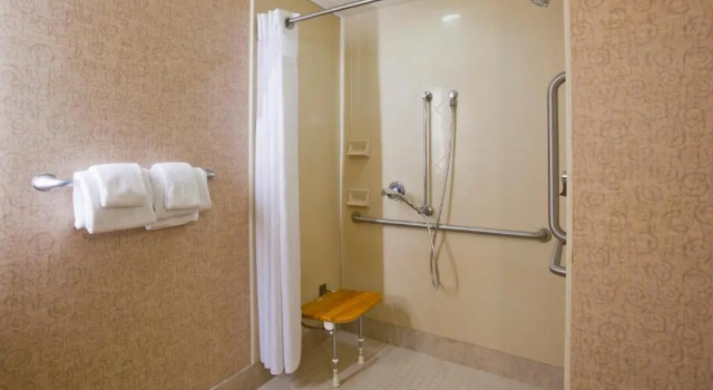 Четырёхместный номер Standard Holiday Inn Hotel & Suites Maple Grove Northwest Minneapolis-Arbor Lakes by IHG