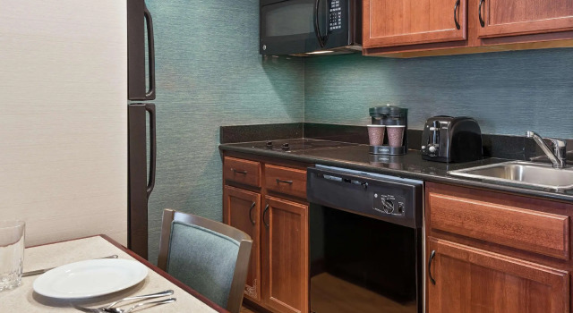 Четырёхместный люкс с 2 комнатами Homewood Suites by Hilton Cleveland-Beachwood