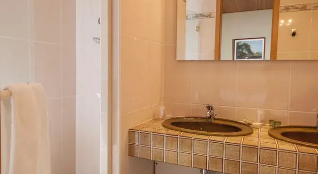 Трёхместный семейный номер Standard с балконом Logis Hostellerie Motel Au Bois Le Sire
