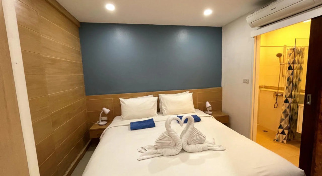 Patong Tower Condo- best location, 150m to the beach, shops, bars, Забронировать Отель Отели острова Пхукета с бассейном, Бассейн
