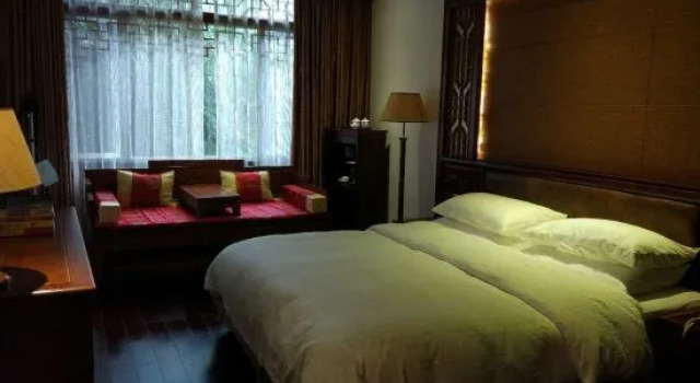 Люкс Deluxe Jindu Nanxing Hotel (Sanqing Mountain Taoist Theme Hotel)