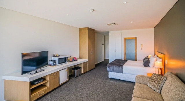 Люкс с балконом Wallaroo Marina Apartments