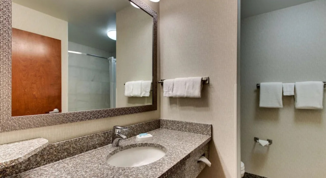 Люкс с 2 комнатами Drury Inn & Suites Meridian