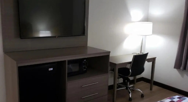 Люкс Red Roof Inn PLUS & Suites Vicksburg