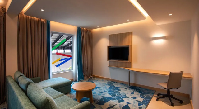 Двухместный люкс с балконом Holiday Inn Express & Suites Bengaluru Old Madras Road by IHG