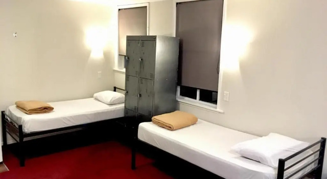 Кровать в общем номере Freemans Backpackers