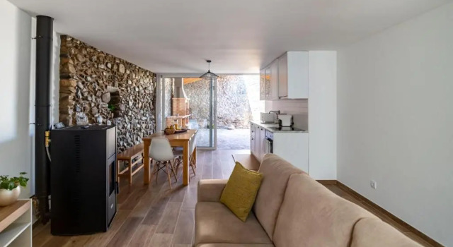 Cellar House - Casa do Palheiro, Забронировать Отель Миранда-ду-Корву Aldeias do Xisto, рядом с Биологический парк Серра-да-Лузан