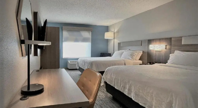 Четырёхместный номер Standard Holiday Inn Express Hotel & Suites New Tampa I-75 by IHG