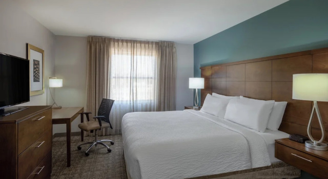 Четырёхместный люкс с 2 комнатами Staybridge Suites Phoenix East - Gilbert by IHG