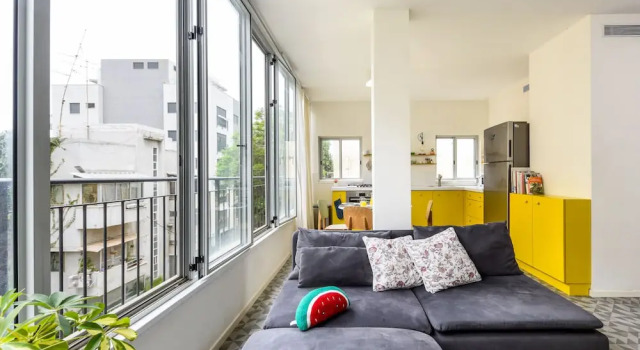 One of a kind Bright Modern and Central, Забронировать Апартаменты/квартира Отели Тель-Авива с парковкой, рядом с Пляж Иерусалим, Парковка