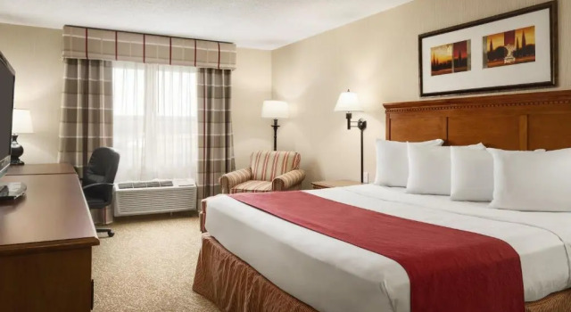 Номер Standard Country Inn & Suites by Radisson, Rossford - Toledo South
