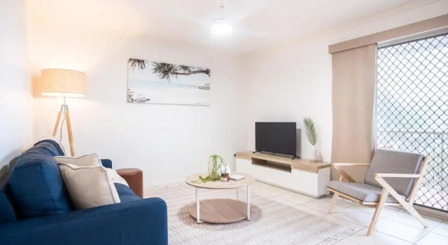 Апартаменты Spacious Family Friendly 3 Bedroom - 2-Minute Walk To Patrolled Kings Beach, Fountains and Playgrounds