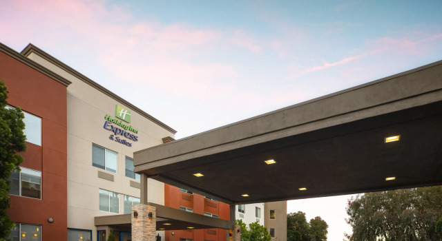Holiday Inn Express Suites Belmont by IHG