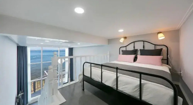 Номер Standard Blue and white pension