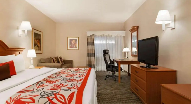 Двухместный номер Business с балконом Ramada by Wyndham Fredericton
