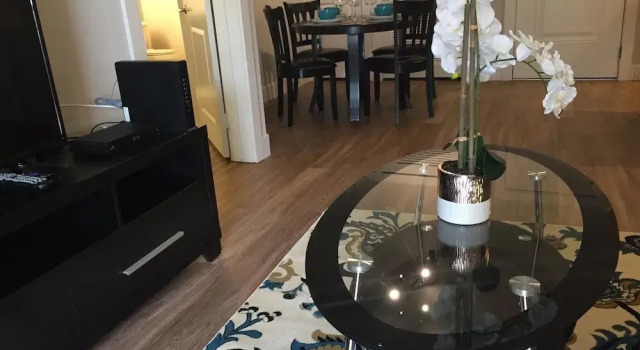 Апартаменты с 2 комнатами с балконом Glendon Apartments