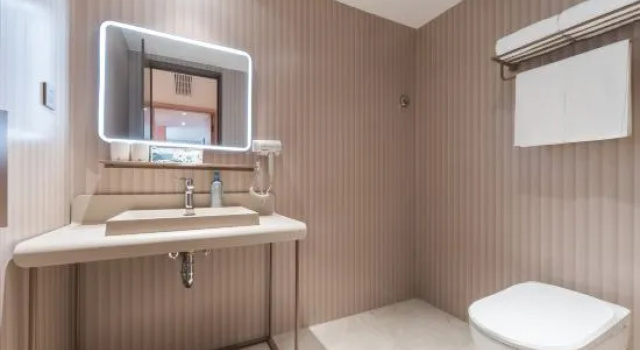 Люкс с 2 комнатами HanTing Hotel (Jinan Luokou Fuzhuangcheng Zoo)