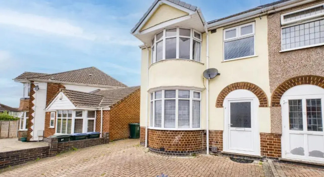 Coventry Large Stylish 4 Bedroom House, Sleeps 8, Private Parking, by EMPOWER HOMES rates incl VAT