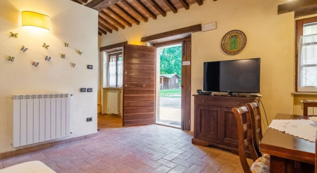 Estate With 5 Apartments, Swimming Pool, Large Garden, Varaa Huoneisto Gubbio Umbria