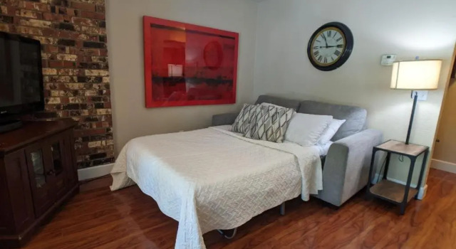 Next to Lake, Pool, 10 Acre Park, 1 Mile to Town, Best Prices, Prenota Hotel Chelan Washington (state)