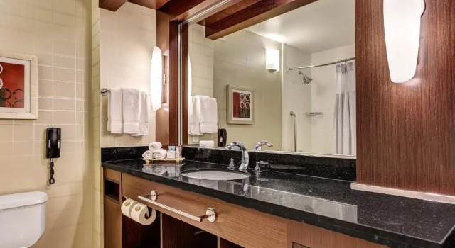 Четырёхместный номер Standard Crowne Plaza Hotel Foster City-San Mateo by IHG