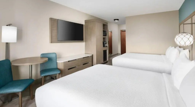Четырёхместный номер Standard с видом на бассейн Fairfield by Marriott Inn & Suites Marathon Florida Keys