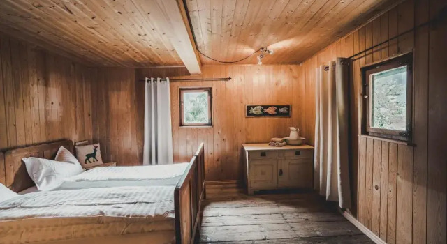 Коттедж KNOTTN HÜTTL Historisches Bauernhaus und ein ganzes Ferienhaus für euch in ALLEINLAGE in SÜDTIROL eine Zeitreise sowie Rückzugsort in den Bergen mit privater Gartenterrasse ideal für Kleingruppen Freunde und Familien mit Hund WINTER Skigebiet in der Nähe