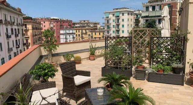 Tuanis, Buchen Sie Hotel Vomero Neapel