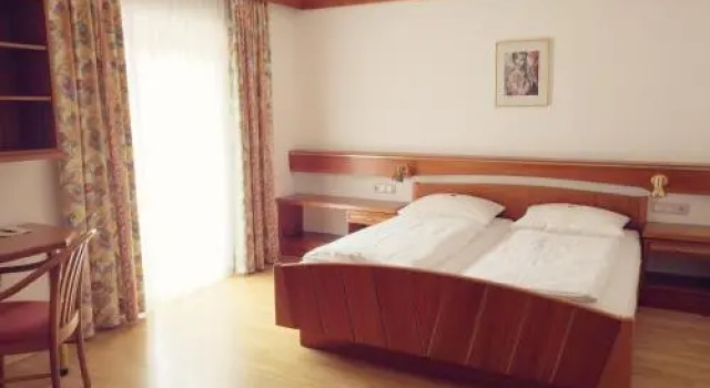 Strandhotel Seeblick, Забронировать Отель Отели Фёлькермаркт с парковкой, Парковка
