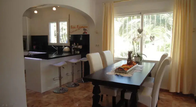 Luxury 5 Bed Mountain Views Heated Pool Games Room, Забронировать Отель Ла-Сабатера 
