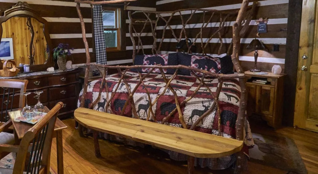 Двухместный люкс с балконом Creekwalk Inn and Cabins