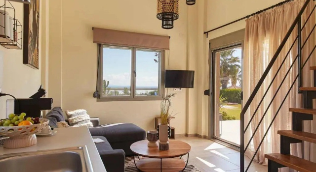 Люкс Deluxe с балконом Flamingo View Suites & Villas