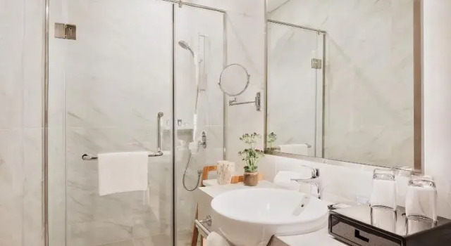 Номер Standard Oakwood Residence Saigon