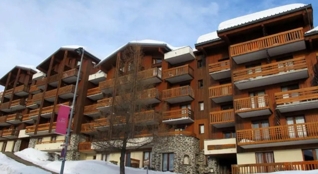 Studio Montvalezan-La Rosière, 1 pièce, 4 personnes - FR-1-398-576, Забронировать Апартаменты/квартира Отели Ла-Розьер с парковкой, рядом с Горнолыжный курорт Ла Розьер, Парковка