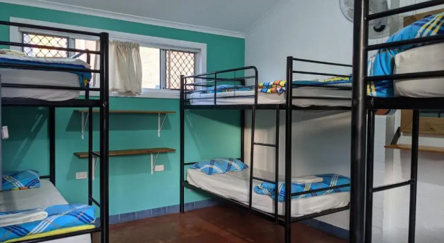 Кровать в общем номере Ozzie Pozzie Backpackers