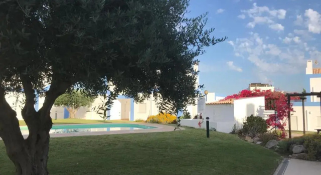 Коттедж Casa Tedi, Alto do Perogil, Tavira - 3 Bedroom, 3 Bathroom villa, large Pool, exquisite Gardens & Air-conditioning