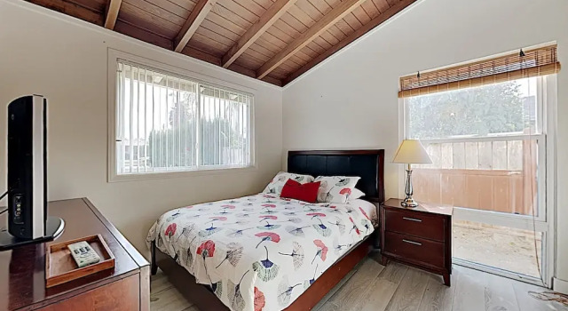 Larry 10631 - 3 Br home by RedAwning