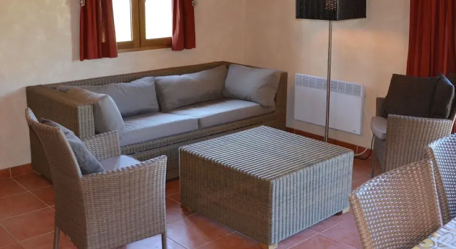 Well-kept, Detached Holiday Home With air Conditioning, Réserver Hôtel Lacapelle-Marival Lot