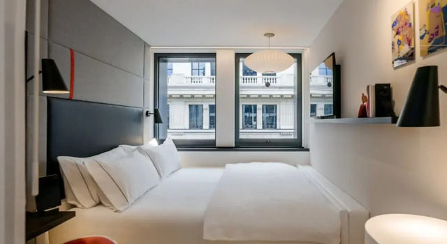 Двухместный номер СitizenM Отель citizenM Paris Champs-Élysées
