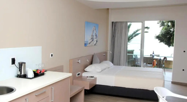 Трёхместный номер Superior с видом на море Renieris Hotel