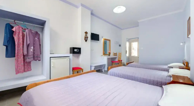 Четырёхместный номер Economy Akis Hotel
