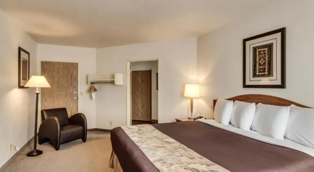 Люкс с видом на горы SureStay Plus Hotel by Best Western Post Falls